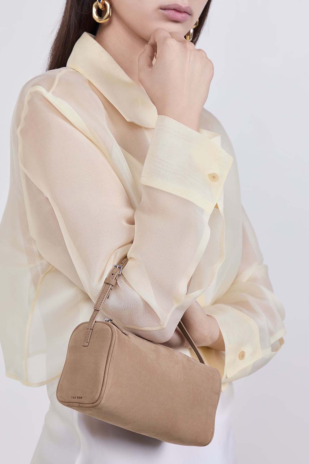 תמונת כל הלוק של תיק יד 90